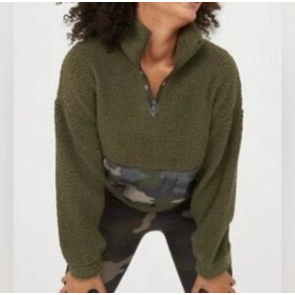 NWT OFFLINE By Aerie Green Camo Fluffy Sherpa Quarter Zip Sweatshirt Small